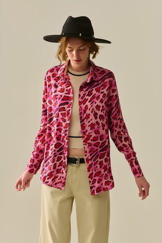 buttoned-shirt-in-fuchsia-leopard-print